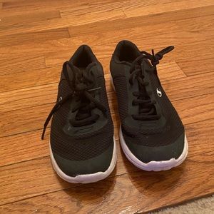 •black champion shoes•